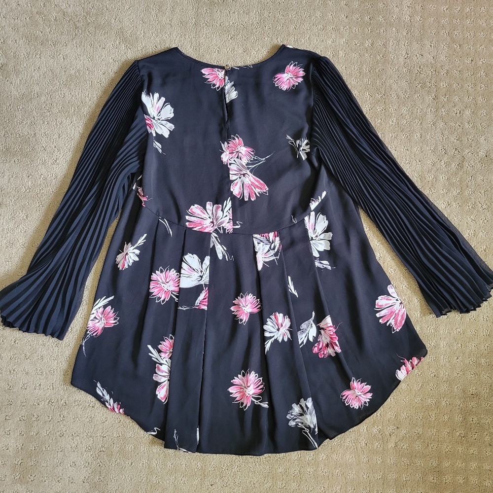 Vince Camuto Sheer Floral Accordion Sleeve Tunic Blouse Black Pink Size Small - Picture 6 of 12